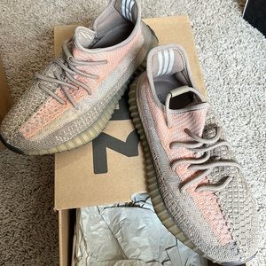 Yeezy 350 tan. Worn many times comes with box
